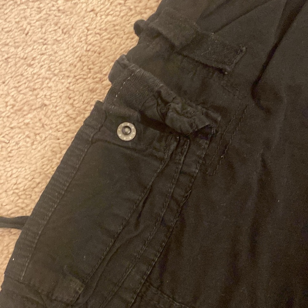 Men’s Black Cargo Shorts - Picture 2 of 4